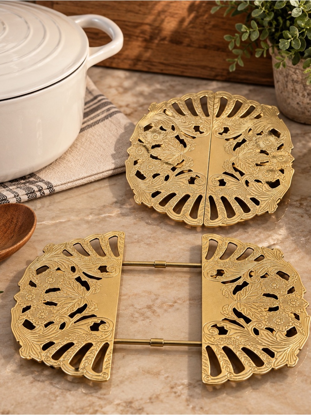Ornate Gold Expandable Trivet - Decorative Heat-Resistant Accent